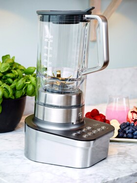 En blender på köksbänken