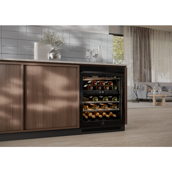 Electrolux - Svart kyl - EWUD140B8B