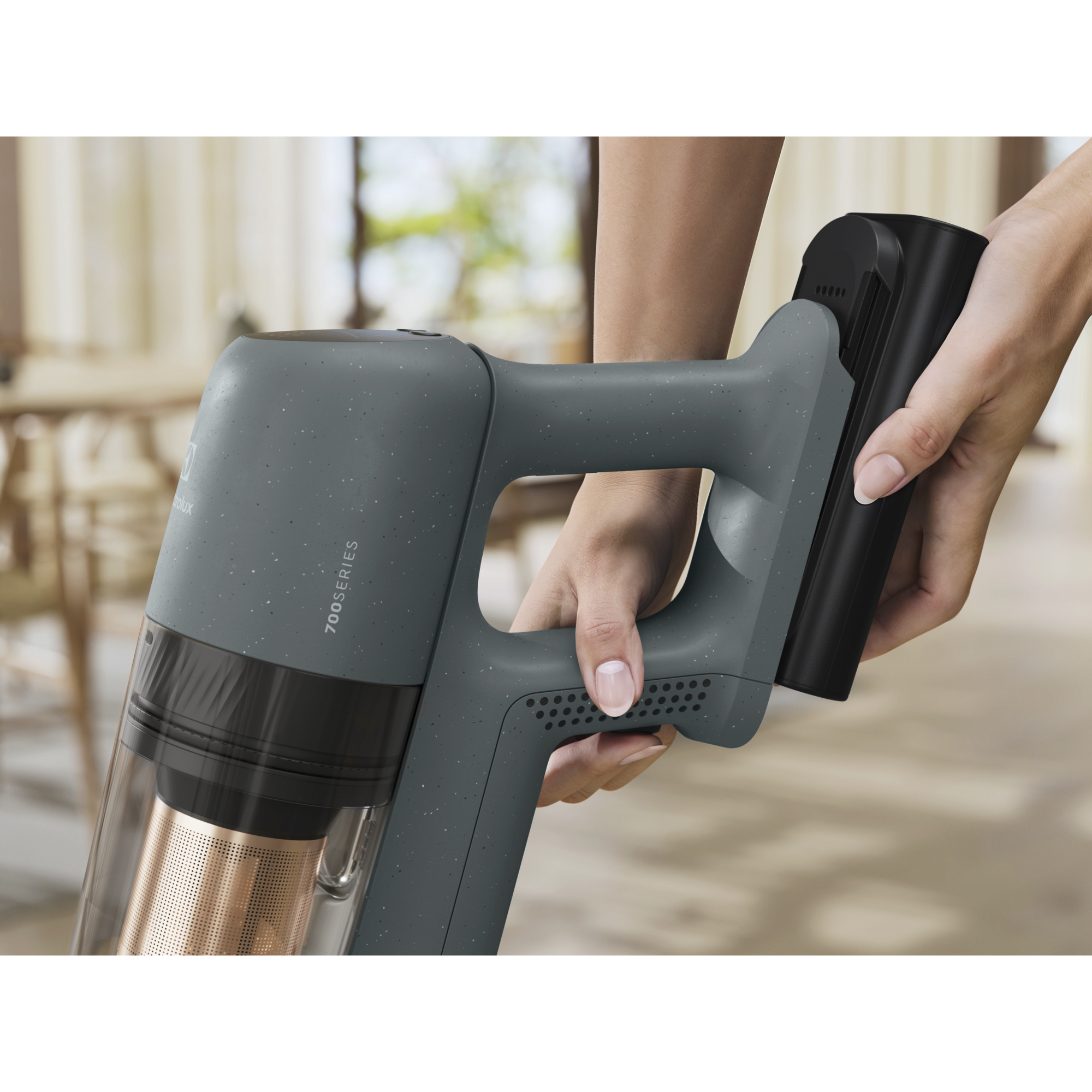 Battery-powered hand unit with compact design for easy portability and simple use.
