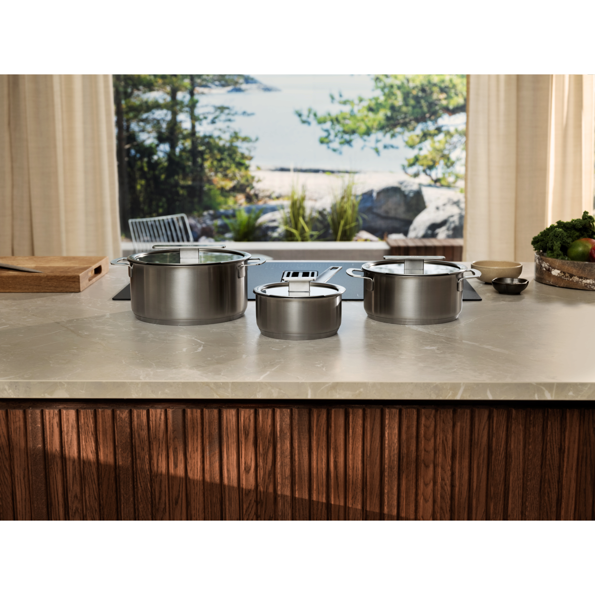 Cook an array of dishes with this quality 3-Piece Pot Set.