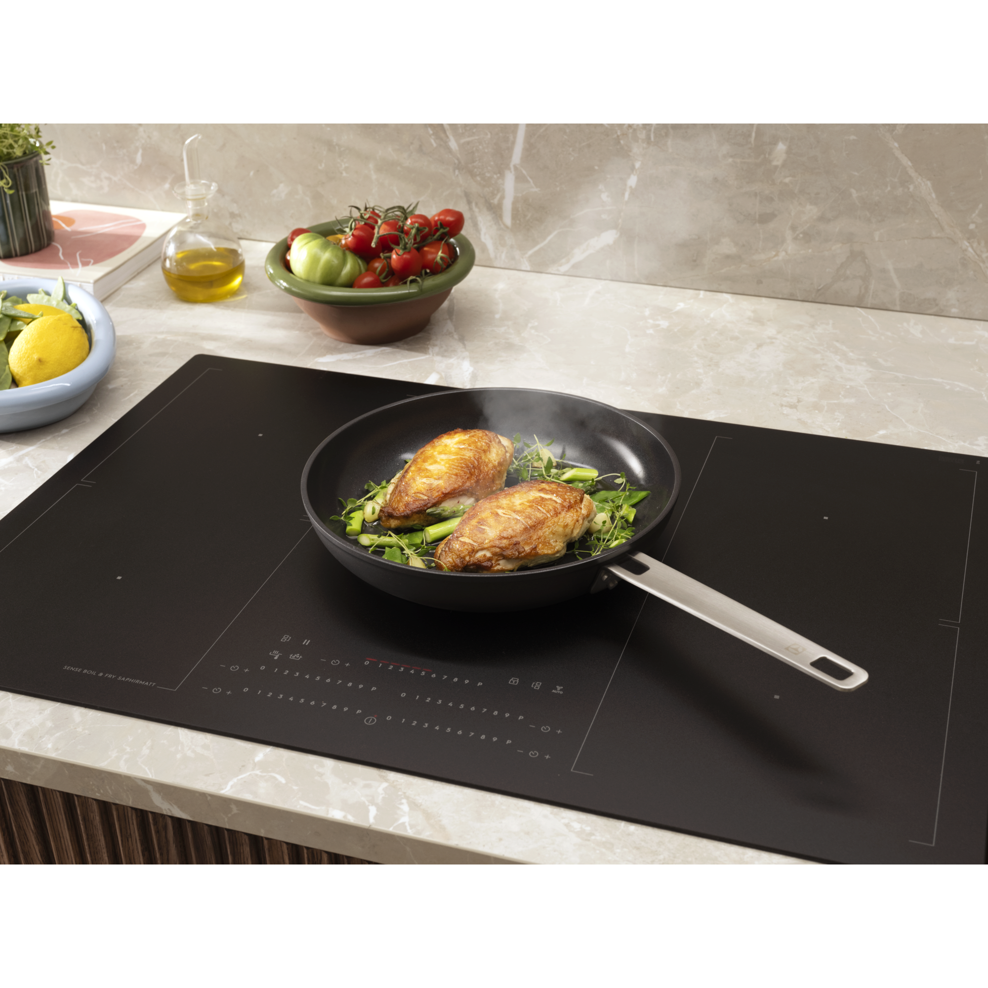 A versatile kitchen essential to cook with non-stick ease.