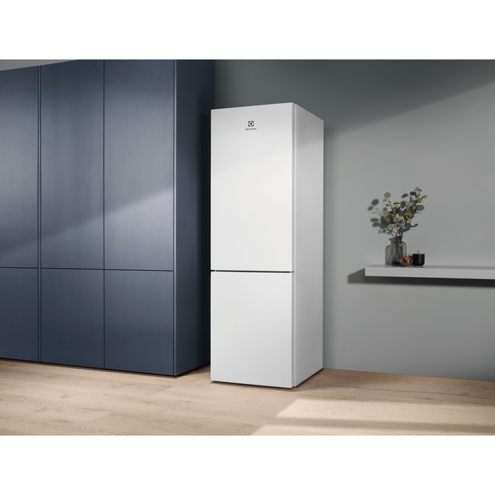 Electrolux - Fristående kyl-frys - LNC7ME32W4