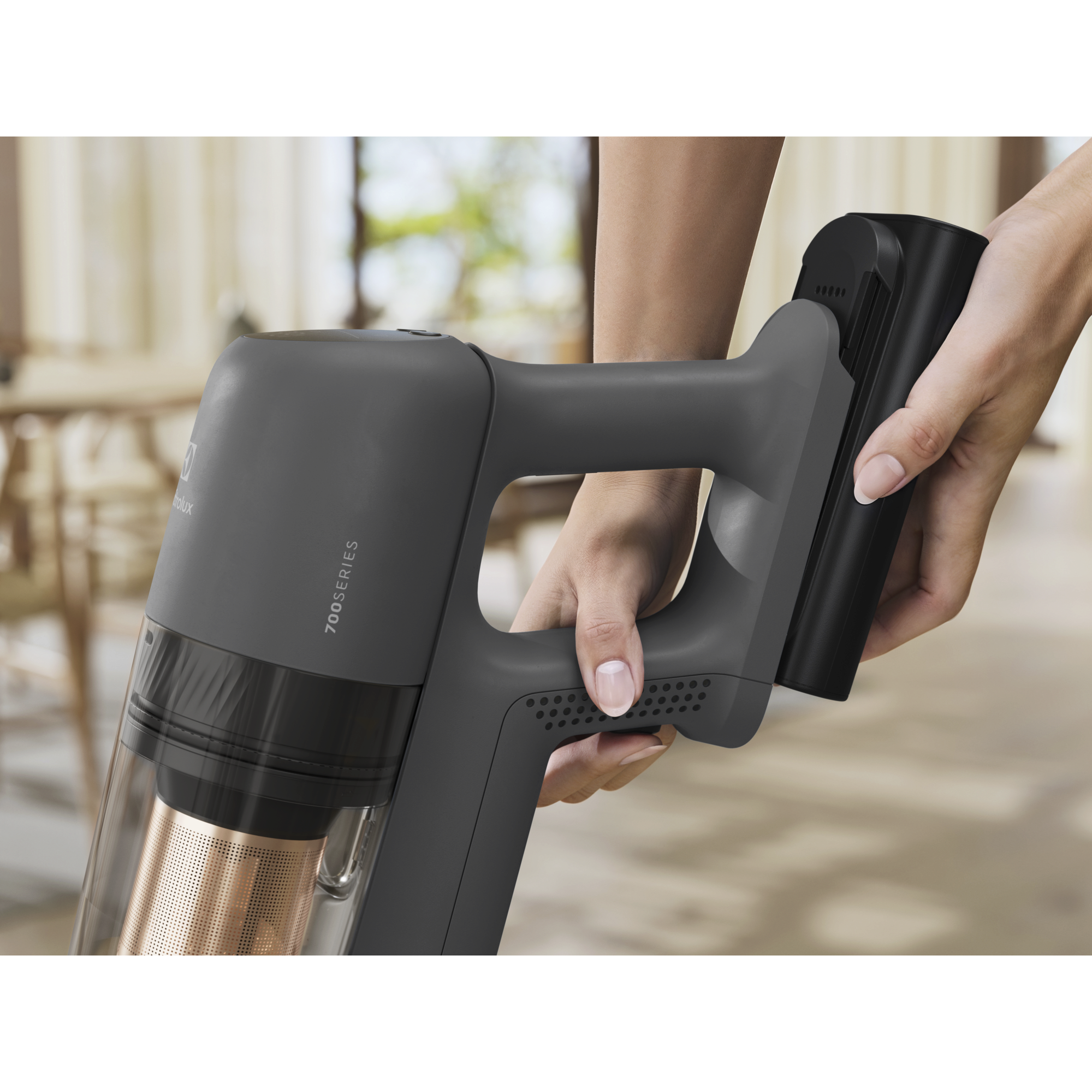 On-handle smart charging keeps the rechargeable battery safe from overcharge