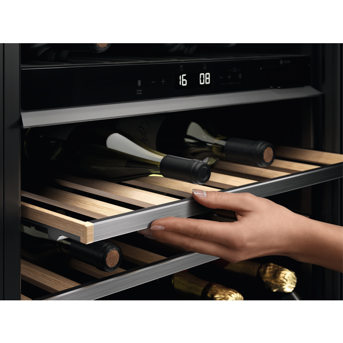 Electrolux - Svart kyl - EWUD140B8B