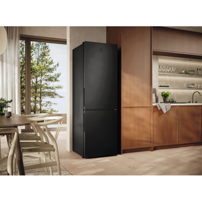Electrolux - Fristående kyl-frys - LNC8MC32B