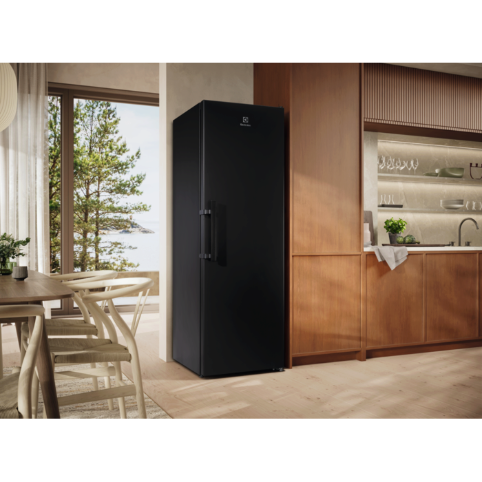 Electrolux - Svart kyl - ERS3DE39K