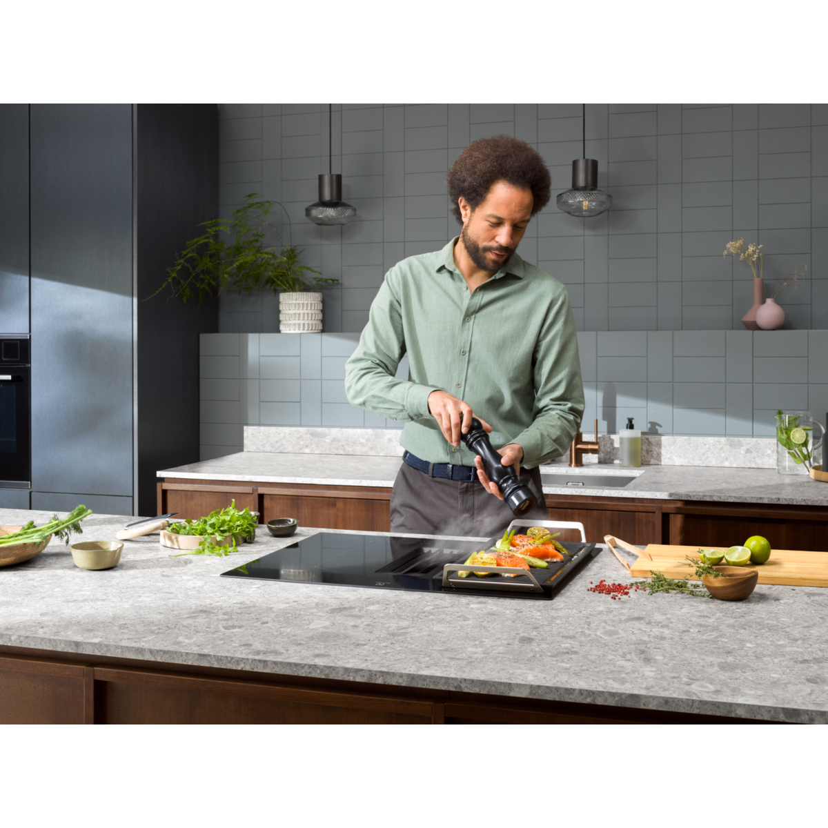 Electrolux - Induktionshäll med inbyggd fläkt - HHHB760S