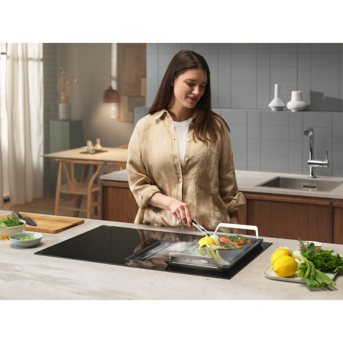 Electrolux - Induktionshäll med inbyggd fläkt - HHOB865S