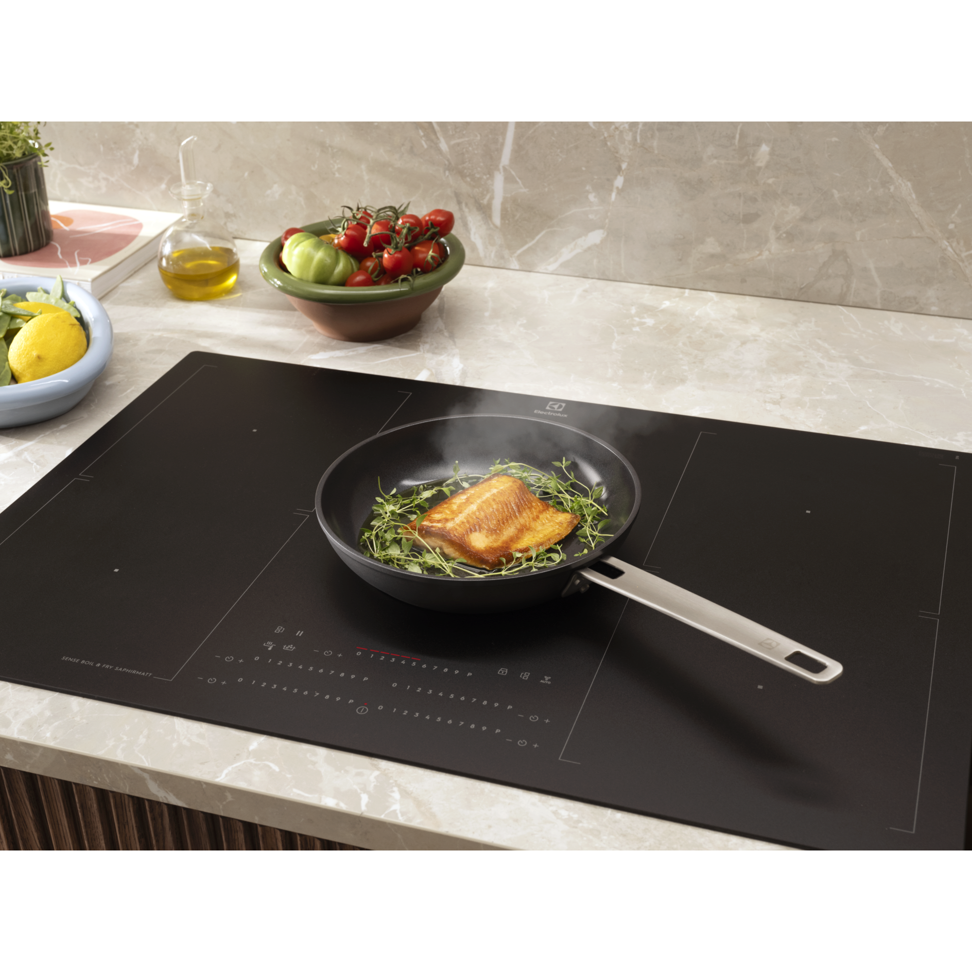 A versatile kitchen essential to cook with non-stick ease.