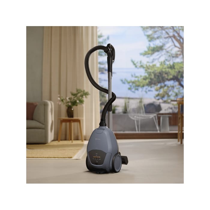 700 Silent Bagged Cleaner – silent power for everyday cleaning.
