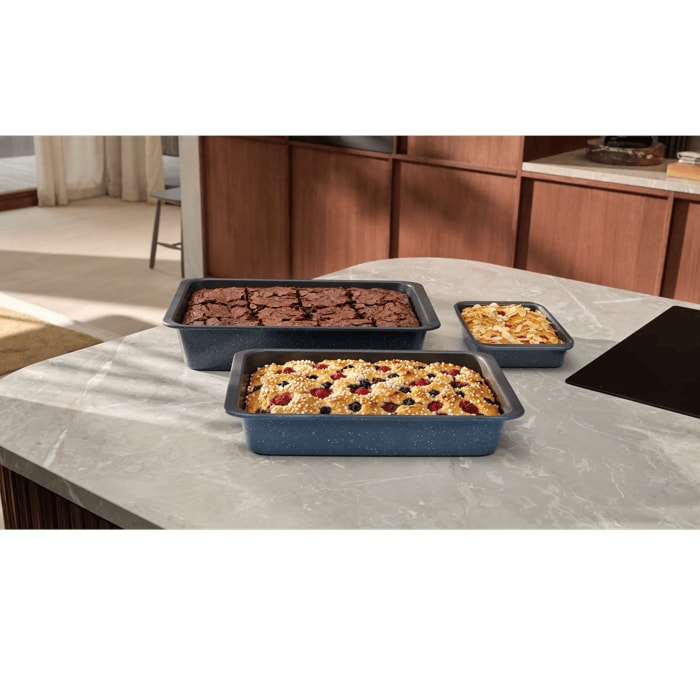 Versatile, non-stick Easy2Clean Rectangular 3-Pan Set.