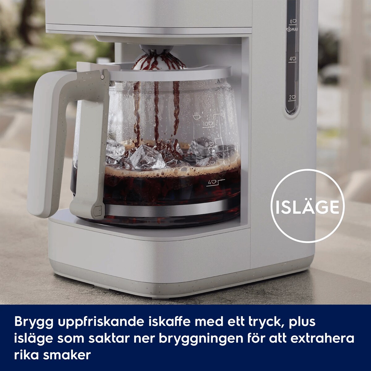 Brygg uppfriskande iskaffe med ett tryck, plus isläge som saktar ner bryggningen för att extrahera rika smaker      ISLÄGE