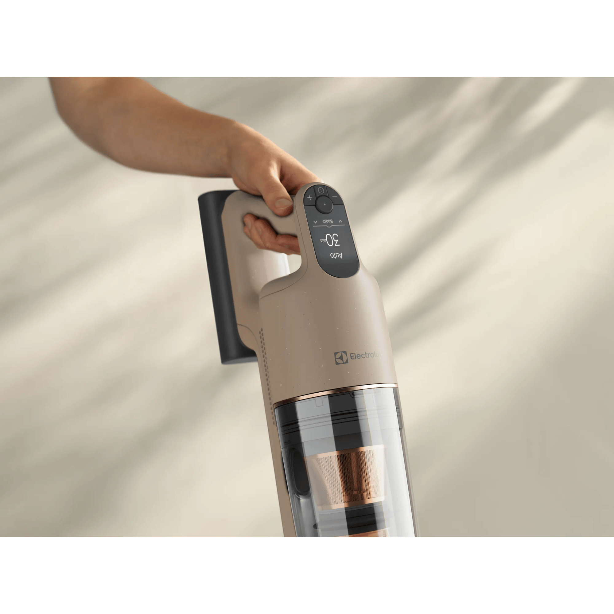  Improved pistol grip is intuitively designed for precise control