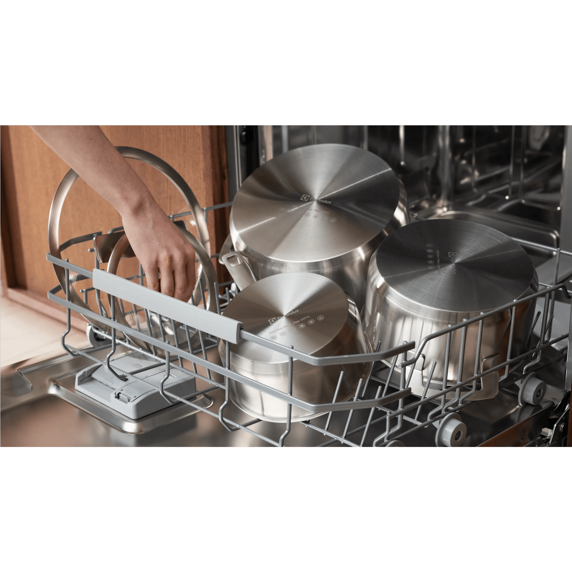 No food residue sticks to the cookware for effortless clean-ups.