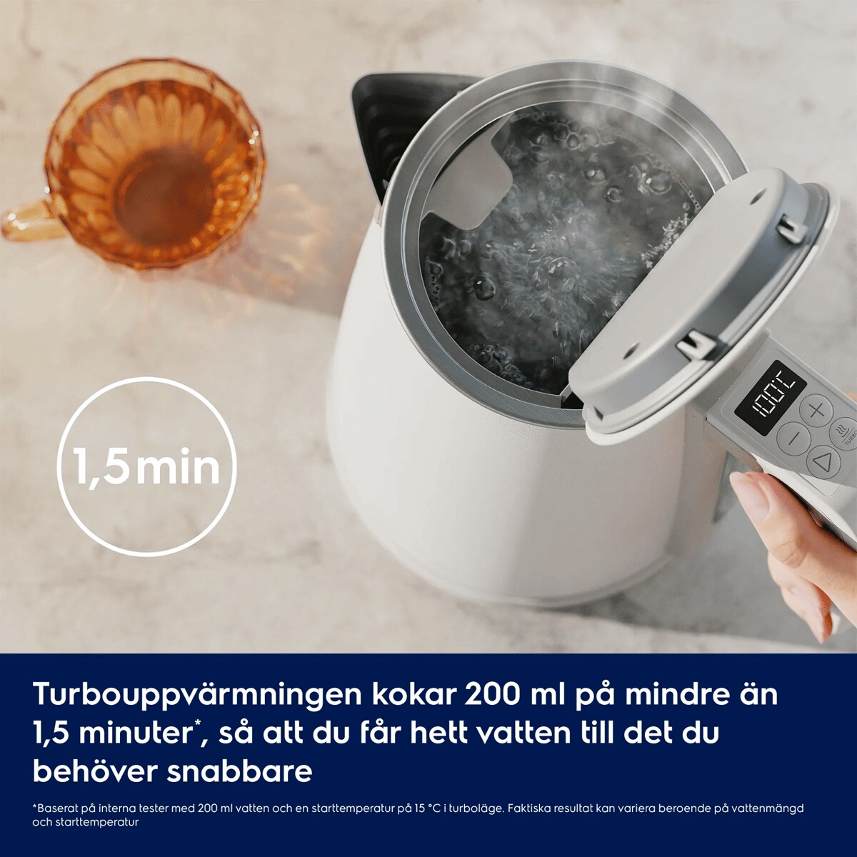 Turbouppvärmningen kokar 200 ml på mindre än 1,5 minuter*, så att du får hett vatten till det du behöver snabbare.
     *Baserat på interna tester med 200 ml vatten och en starttemperatur på 15 °C i turboläge. Faktiska resultat kan variera beroende på vattenmängd och starttemperatur. 1,5 min