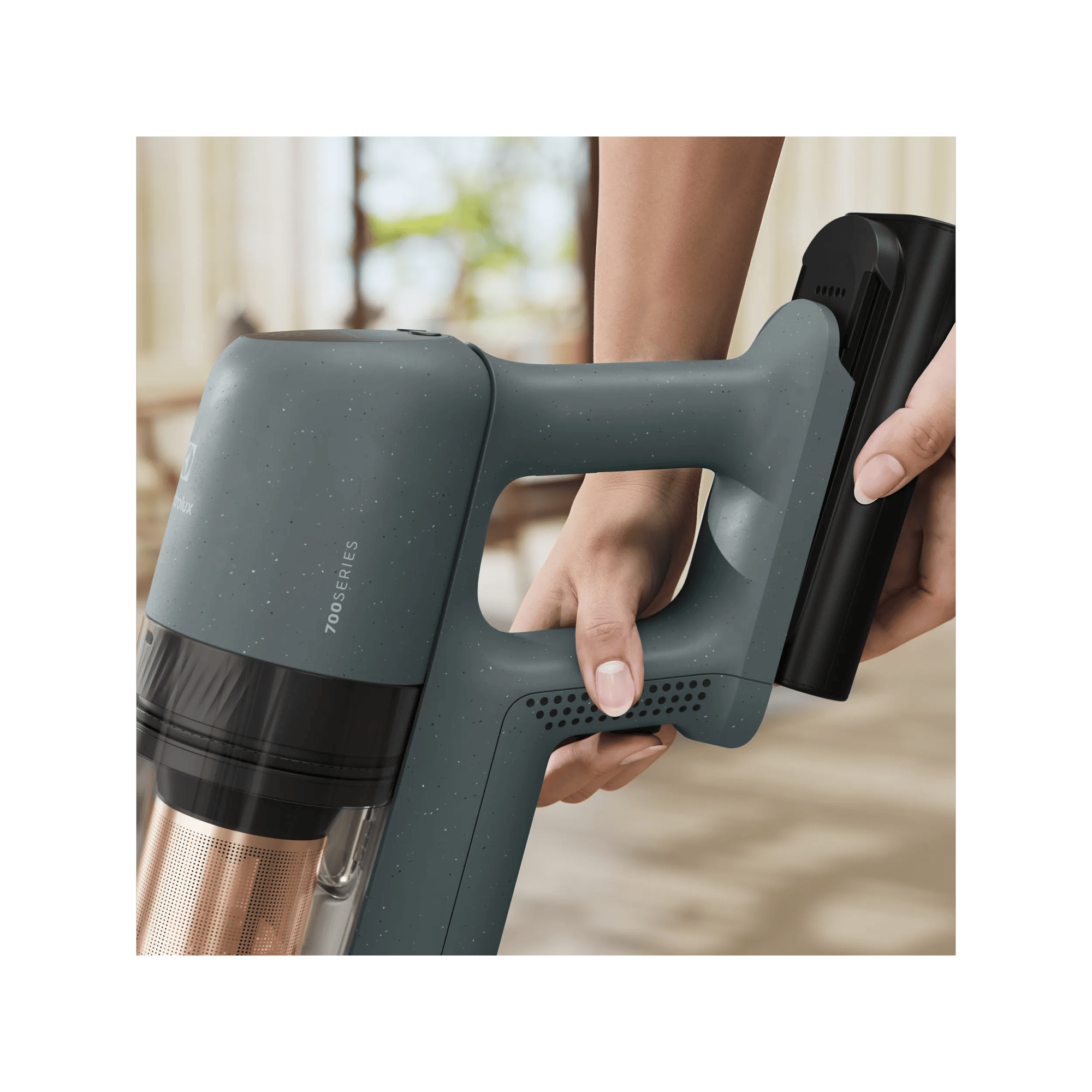 Battery-powered hand unit with compact design for easy portability and simple use.