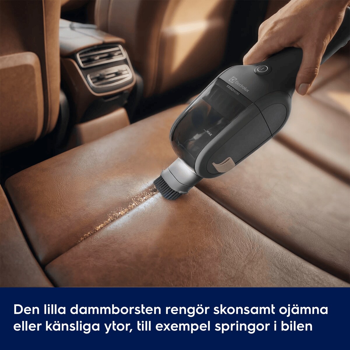 Den lilla dammborsten rengör skonsamt ojämna eller känsliga ytor, till exempel springor i bilen