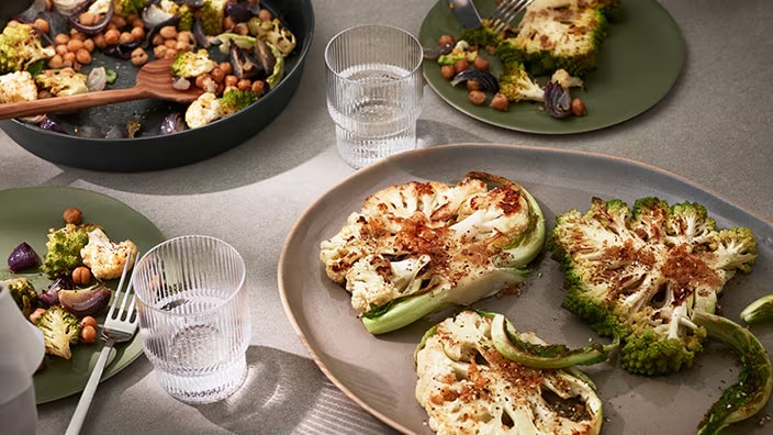 Aptitretande servering av ugnsrostade grönsaker tillagade i en Electrolux-ugn.