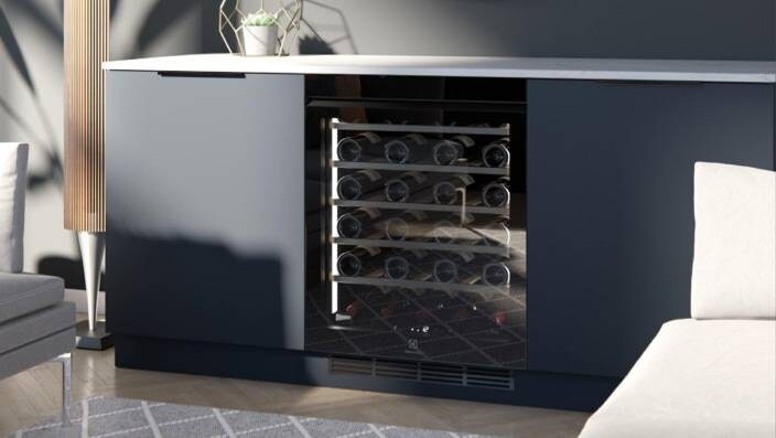 Vinkylen installeras under köksbänken