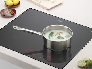 En kastrull på Electrolux Infinite™ Pure induktionshäll