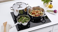 Electrolux Infinite Chef-kastruller på en induktionshäll