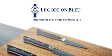 knivar på en skärbräda