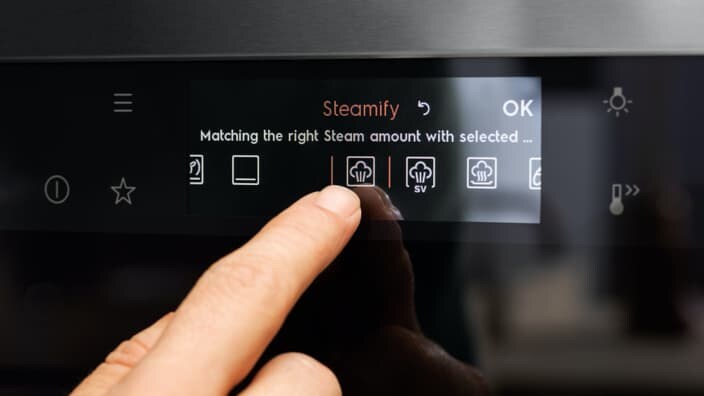 touch screen på en ugn med ånga