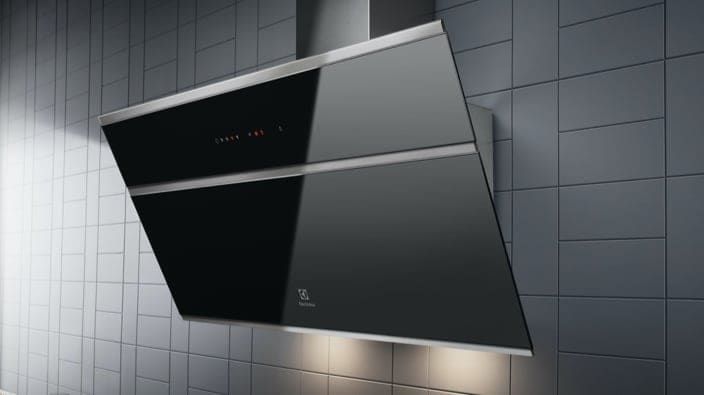 Vertikal köksfläkt i svart design