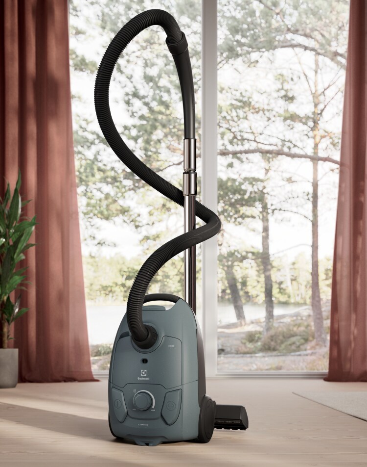 Electrolux 500 dammsugare med påse i ett ljust vardagsrum.