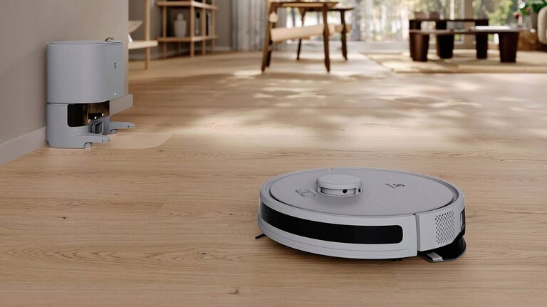 Robotdammsugare placerad i vardagsrum