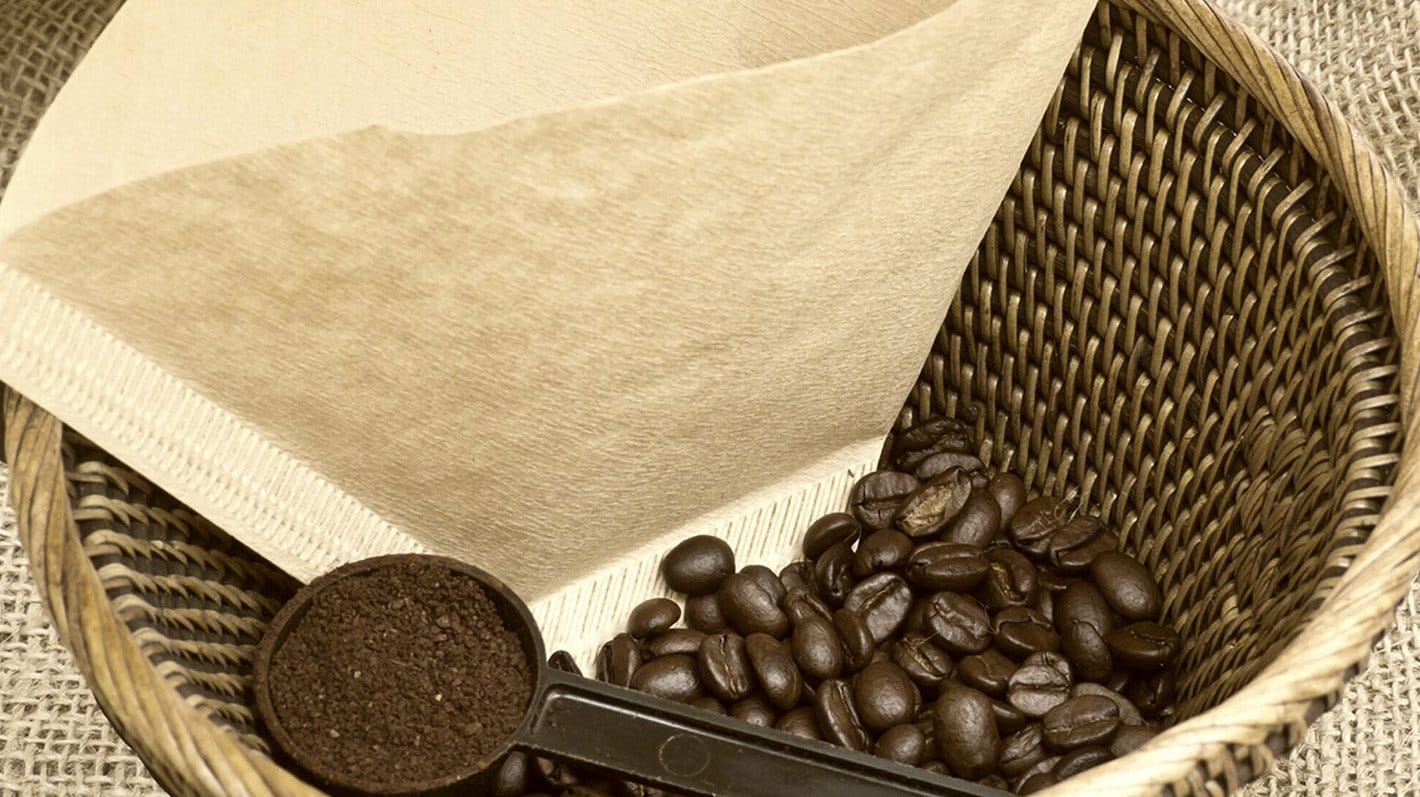 Kaffemått, kaffefilter och kaffebönor