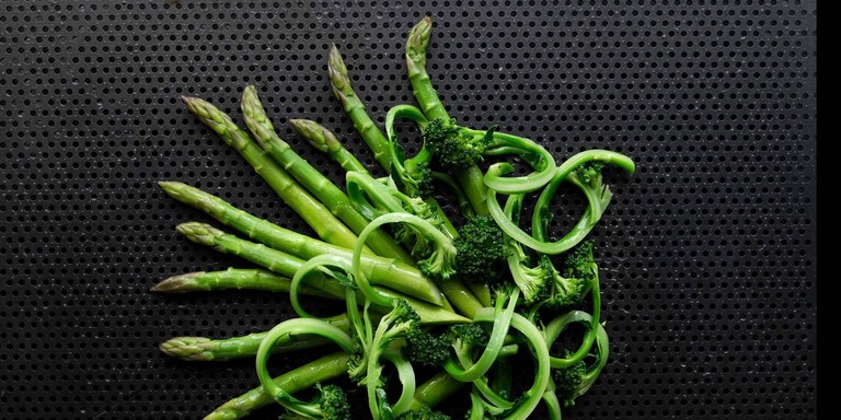 Ångad sparris och broccolini