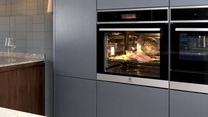En ångugn från Electrolux i full gång med att tillaga mat.