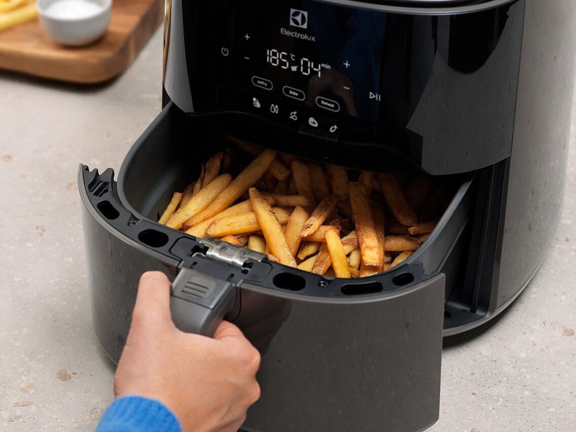 Pommes tillagade i en airfryer