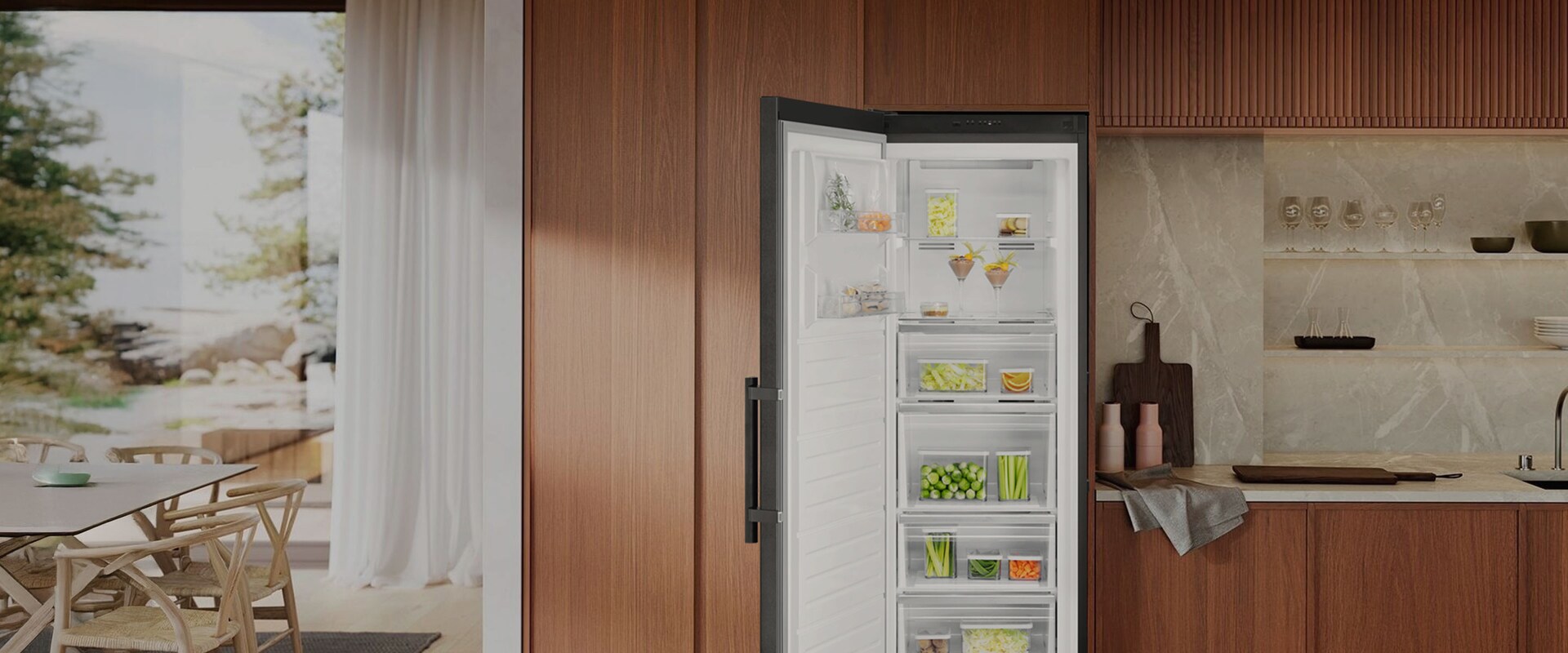 Kylskåp med öppen dörr