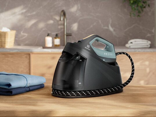 Ett strykjärn från Electrolux under användning