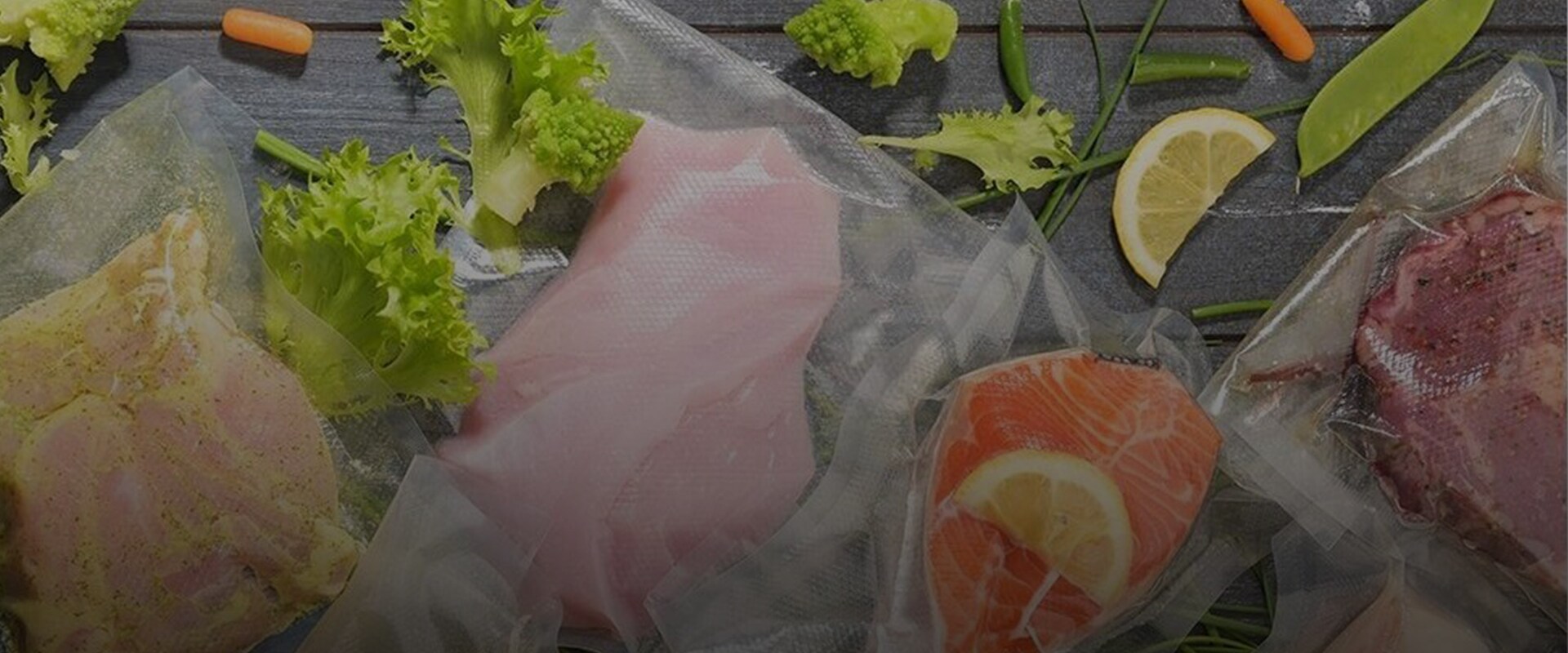 Vakuumförseglade råvaror, lax, kött och kyckling