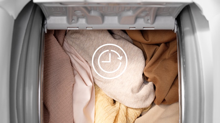 Tvättade kläder i en toppmatad tvättmaskin