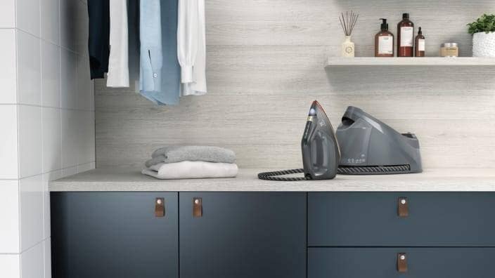 strykjärn på en bänk