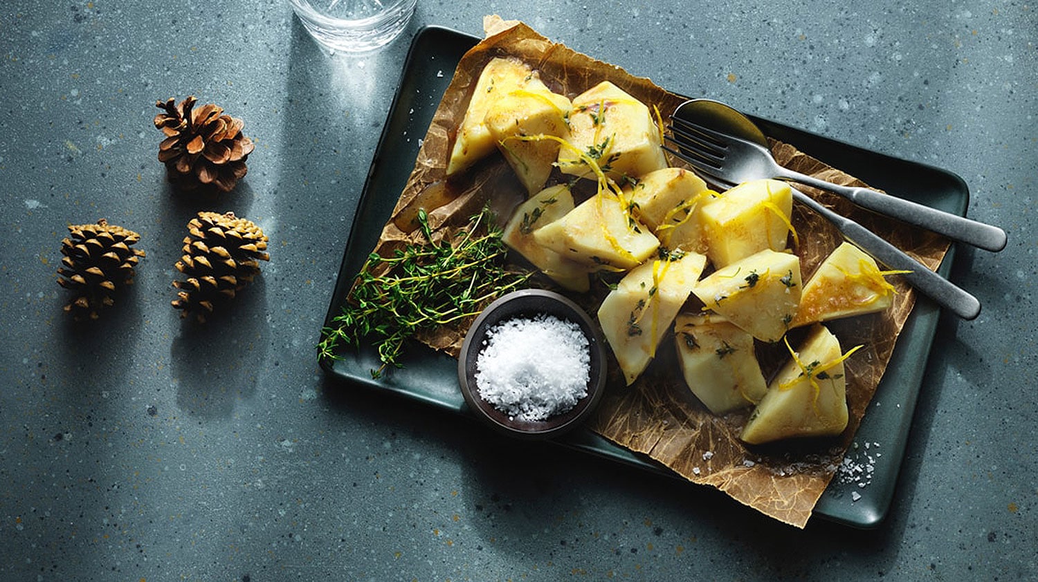 Rotselleri med brynt sm&ouml;r, timjan och citronskal