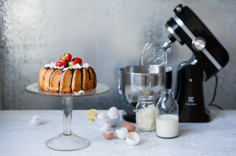 Saftig sockerkaka med chokladglasyr