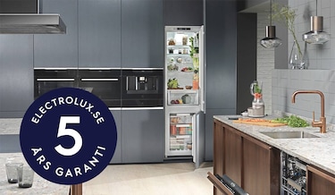 Modernt kök med kyl och ugnar från Electrolux